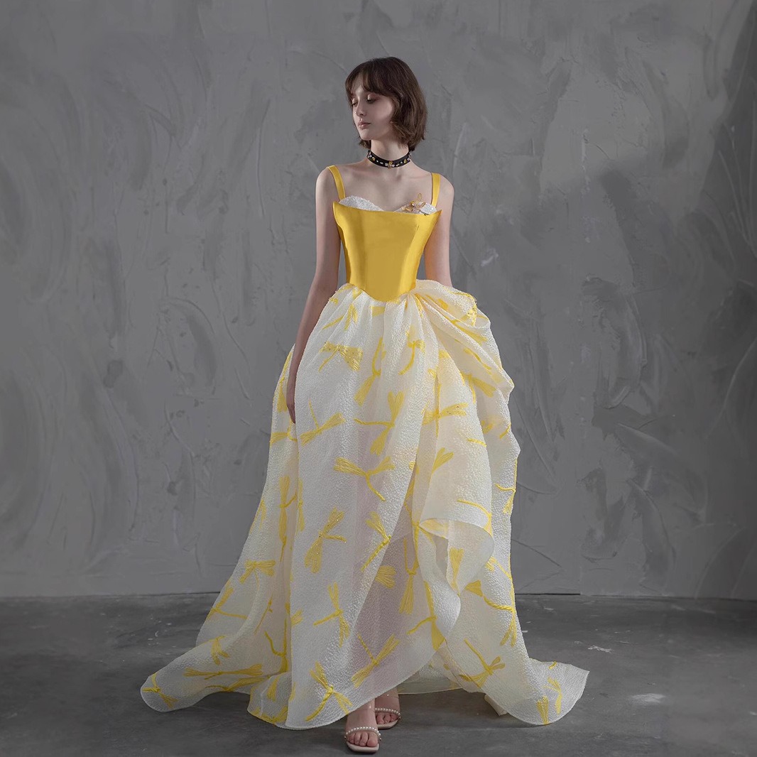 Eleganckie żółte satynowe suki – Embroidery Yellow Dress recenzja i cena